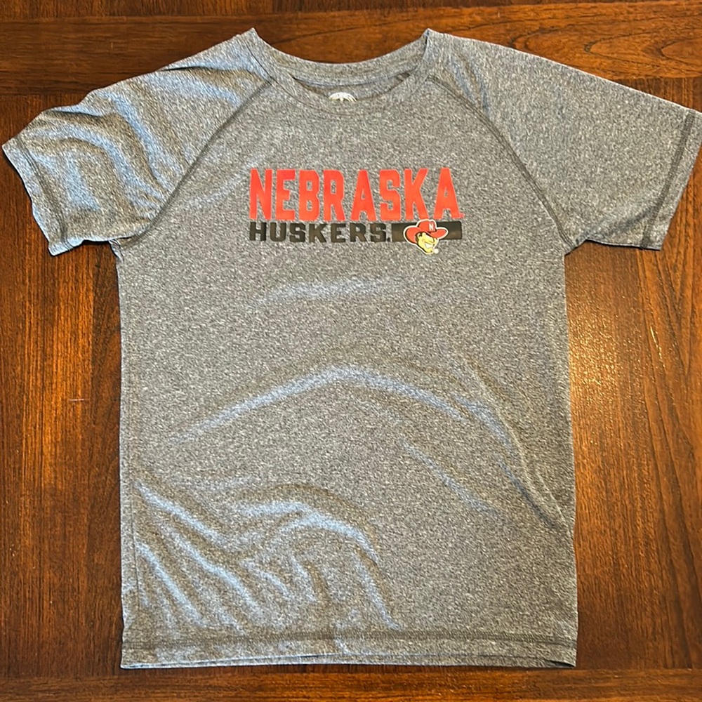 Nebraska Huskers football Dry fit short sleeve t-shirt, Kids L (12/14)